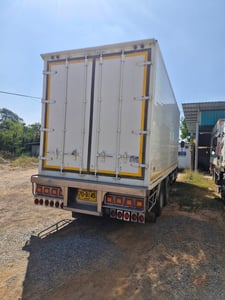 ISUZU FVM รถบรรทุก 10ล้อ ปี2018 เลขไมล์น้อยกว่า 800,000 กม.