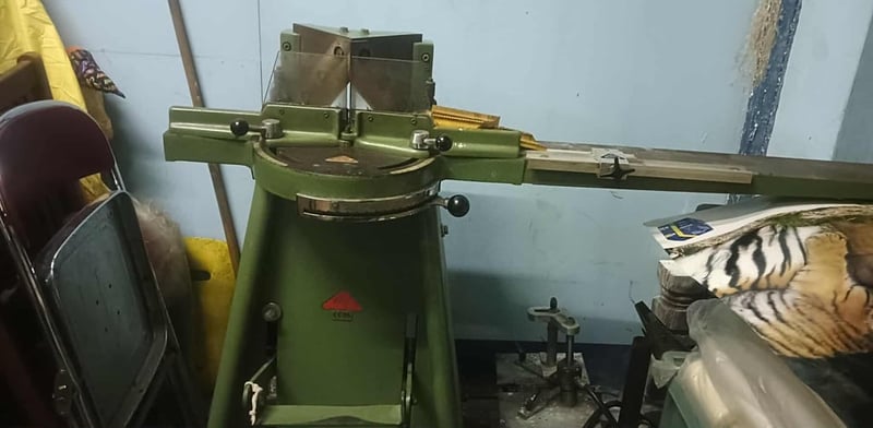 เครื่องตัดไม้เข้ามุมของเยอรมัน V-CUT MORSO + เครื่องเข้ามุม รวม 2 เครื่อง