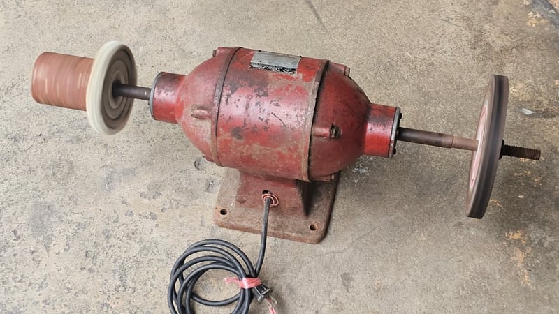 มอเตอร์ 2 แขน ขนาด ครึ่งแรง ไฟบ้าน 220v  สวยเดิมใช้ได้ปกติ