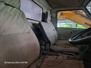 หกล้อ ดัมพ์ ท้องเรือ 