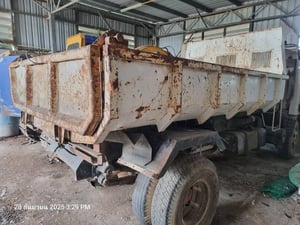 หกล้อ ดัมพ์ ท้องเรือ 