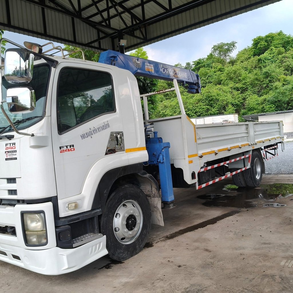 6ล้อติดเครน 5 ตัน Isuzu FTR 240 แรง ปี 2557 กระบะยาว 7.2 เมตร 6ล้อติดเครน 5 ตัน Isuzu FTR 240 แรง ปี 2557 กระบะยาว 7.2 เมตร