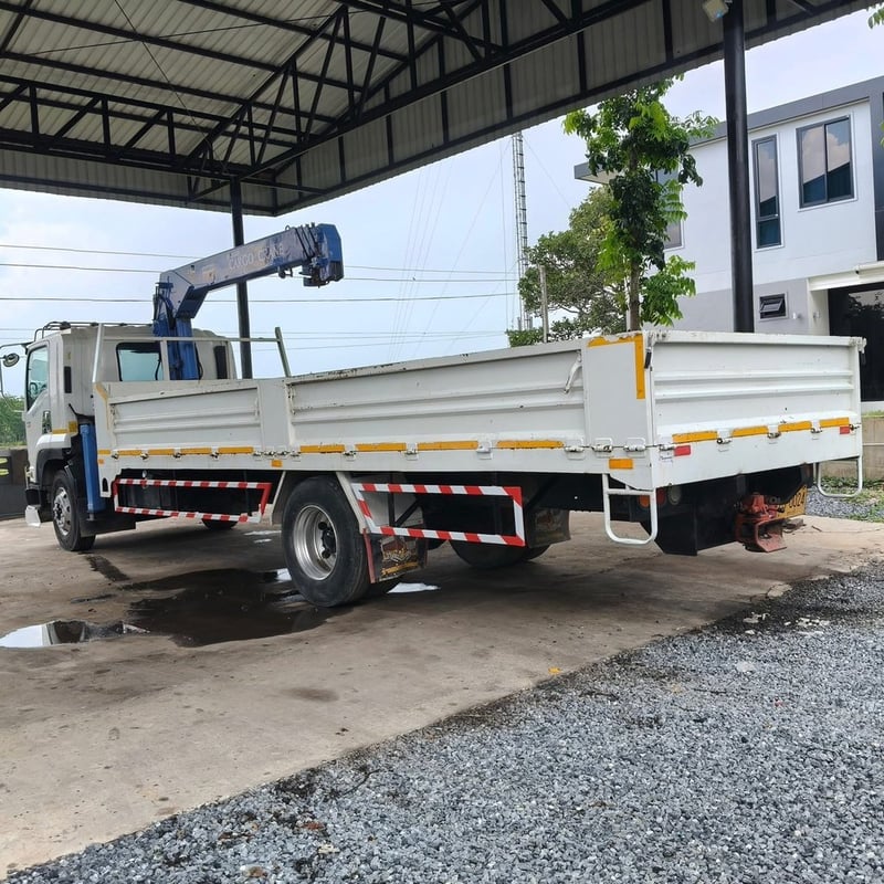 6ล้อติดเครน 5 ตัน Isuzu FTR 240 แรง ปี 2557 กระบะยาว 7.2 เมตร