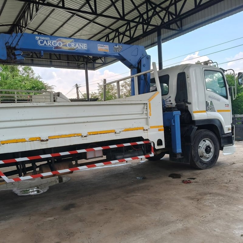 6ล้อติดเครน 5 ตัน Isuzu FTR 240 แรง ปี 2557 กระบะยาว 7.2 เมตร