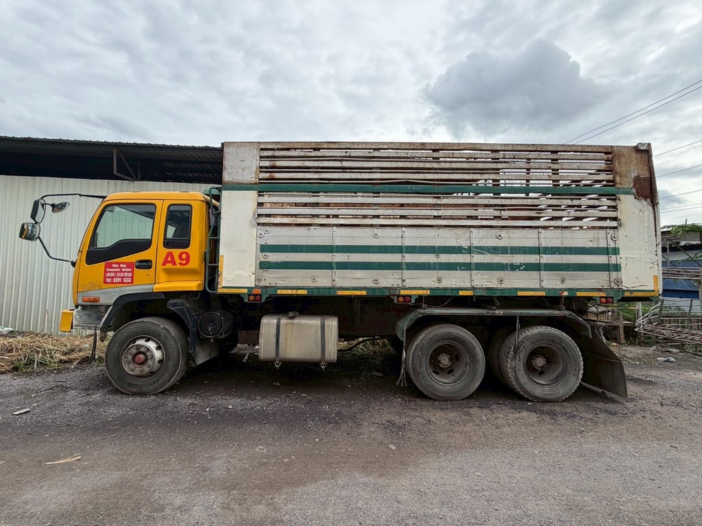 ISUZU FXZ 270แรงม้า รถบรรทุก 10ล้อ กระบะเหล็ก ปี1983