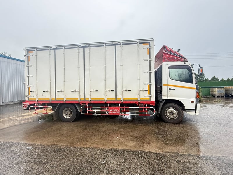 HINO FC รถบรรทุก 6ล้อ ตู้แห้ง