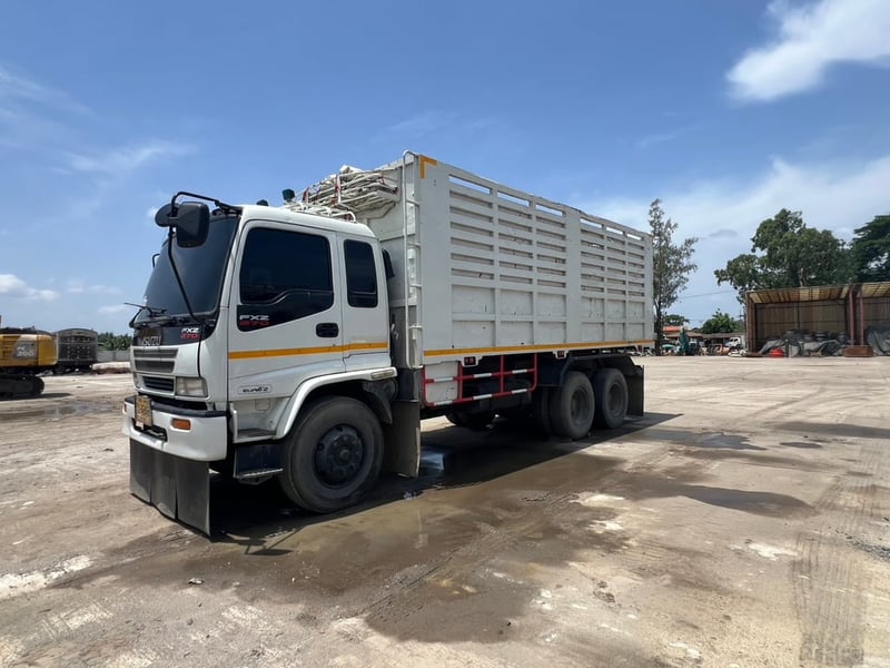 ISUZU FVM 200แรงม้า รถบรรทุก 10ล้อ กระบะเหล็ก ปี2015 เลขไมล์ 637,254 กม.