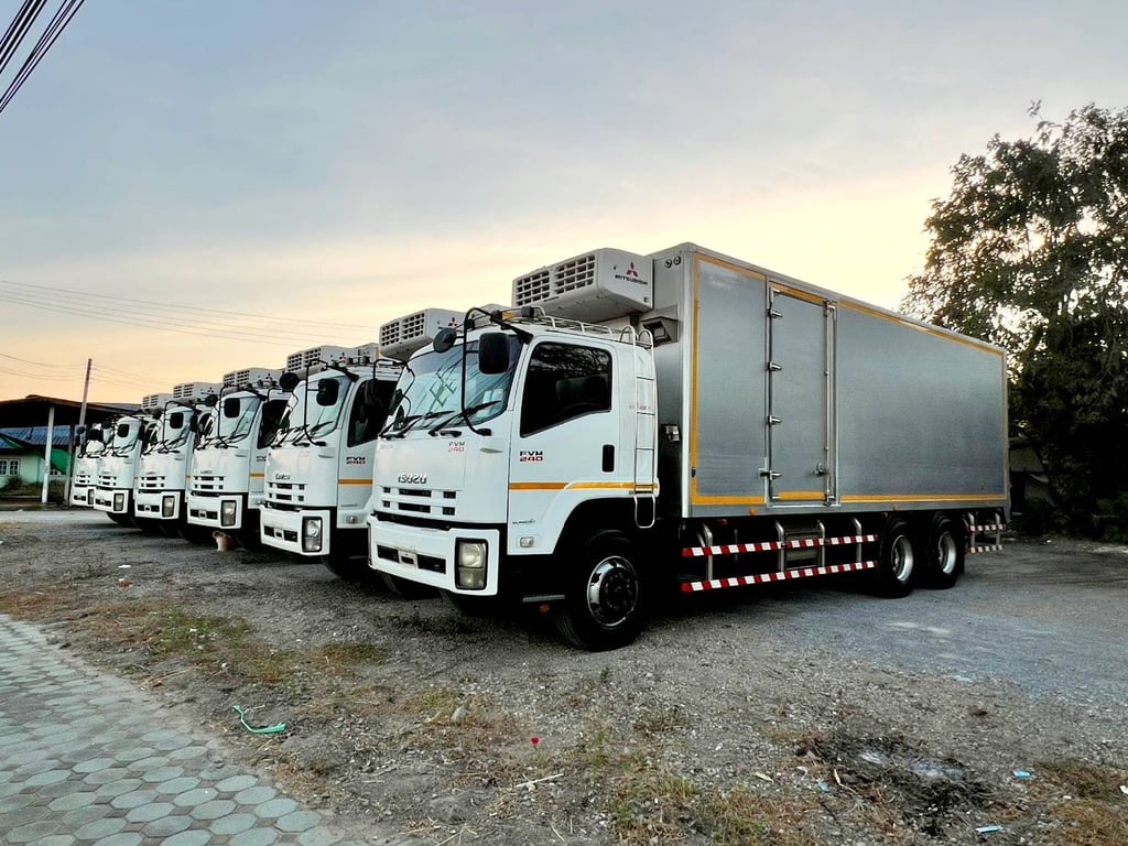 สิบล้อ FVM240 เพลาเดียวตู้เย็น มีลิฟต์ท้าย ปี 56 ยาว 7.8 เมตร รถสวยบางเดิม พร้อมใช้ทุกคัน ยางเต็มสิบเส้น สดจัดไฟแนนซ์ได้ 🚨เน้นโทรนะครับ