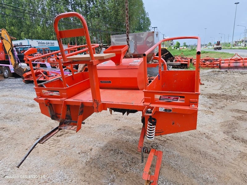 เครื่องปลูกมัน ตราช้าง cp100F