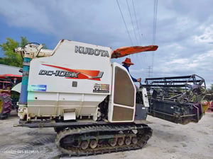 รถเกี่ยวข้าว Kubota DC-105x 