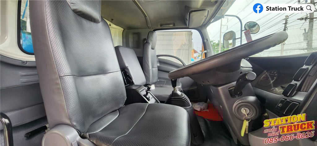 ISUZU FTR 240แรงม้า รถบรรทุก 6ล้อ ตู้แห้ง ปี2018