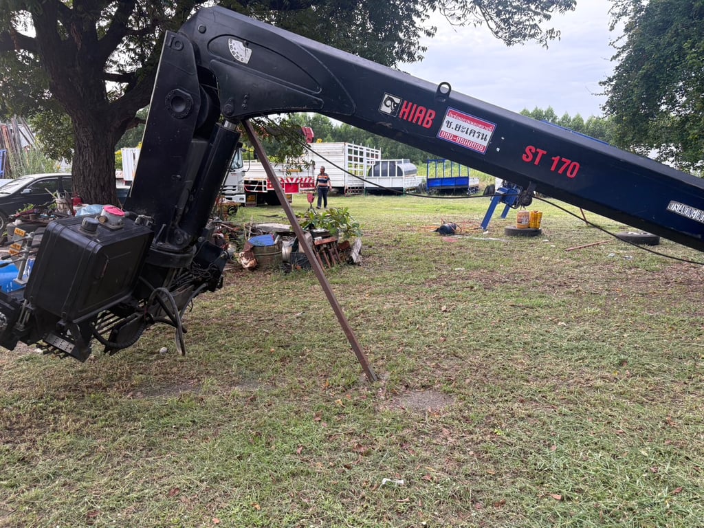 เครน Hiab ติดรถบรรทุก 6ตัน 4ปอก มือสองสภาพดี