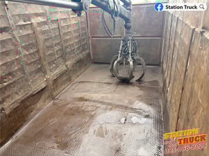 ISUZU FRR 190แรงม้า รถบรรทุก 6ล้อ กระบะเหล็กติดเครน ปี2017 เลขไมล์ 100,393 กม. ISUZU FRR 190แรงม้า รถบรรทุก 6ล้อ กระบะเหล็กติดเครน ปี2017 เลขไมล์ 100,393 กม.