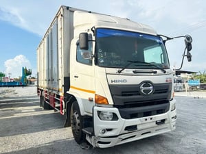 หกล้อตู้สิบบาน HINO FG8J  240 แรงม้า ปี 2560 (7915)
