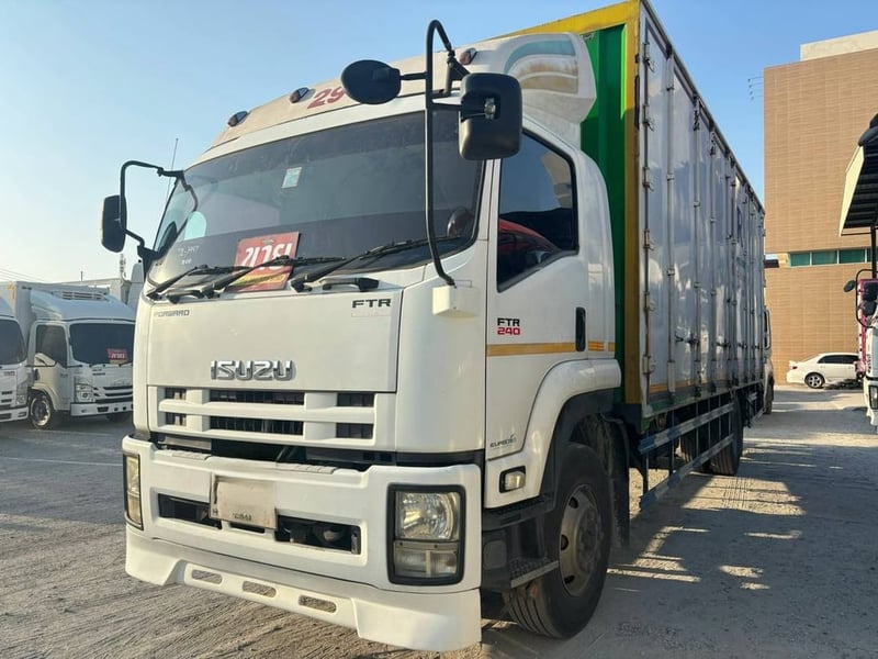หกล้อตู้สิบบาน ISUZU  FTR 240 แรง  ปี 2559 (3447) พร้อมลิฟท์ท้าย ยาว 7.70 กว้างใน 2.45 สูงใน 2.60 
