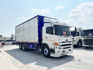 🚐 สิบล้อตู้สิบบาน HINO FG8J 240 แรง ปี 2565 ยาว 7.6 สูง 2.58 กว้าง 2.38  Sาคา 1,690,000.-(4820)