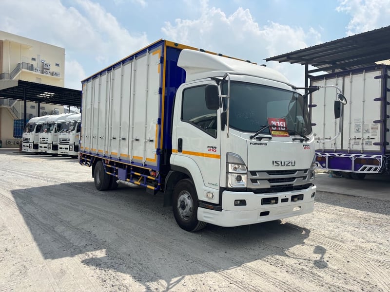 🚚 หกล้อตู้สิบบาน ISUZU FRR 210 ปี 66 Sาคา  1,110,000.-(8215)