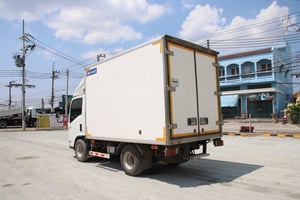 สี่ล้อตู้เย็น ISUZU  NLR 130 แรง  ปี 2566  Vาย 820,000.- (8088)