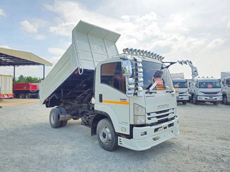 หกล้อดั้มพ์  ISUZU FRR 210 แรง ปี 2564  ยาว 3.87 กว้าง 2.20 สูง 0.98 ลดเหลือ 980,000 .- (3221)