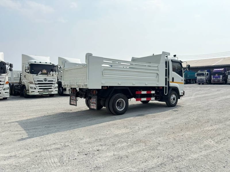 หกล้อดั้มพ์ ISUZU FRR 210 แรง 2566 (4606)