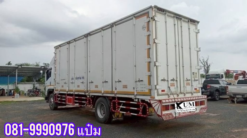 หกล้อตู้สิบบานมือสอง ISUZU  FTR  240 แรงม้า ปี 2558 8 น๊อต ราคา   990,000.-(2715) 
