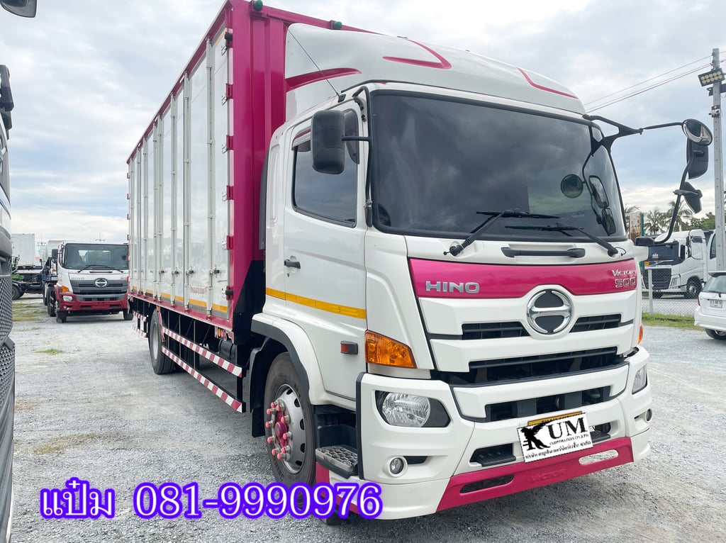 หกล้อตู้ สิบน๊อต ยาว 7.5 กว้าง 2.45 สูง 2.6 หลังคาลอน เเบบใหม่ HINO FG8J 240 แรงม้า ปี 2566 ราคา 1,590,000.-(3276) หกล้อตู้ สิบน๊อต ยาว 7.5 กว้าง 2.45 สูง 2.6 หลังคาลอน เเบบใหม่ HINO FG8J 240 แรงม้า ปี 2566 ราคา 1,590,000.-(3276)