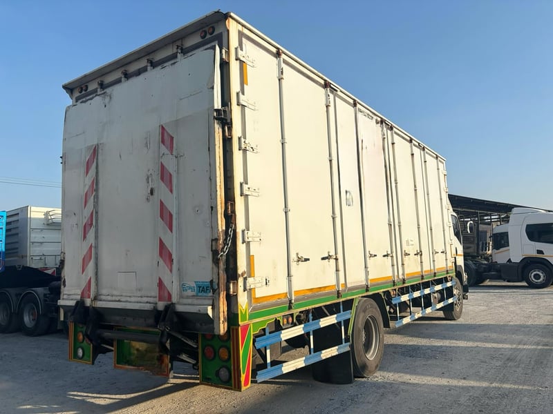 หกล้อตู้สิบบาน ISUZU FTR 240 แรง ปี 2559 (3447) พร้อมลิฟท์ท้าย ยาว 7.70 กว้างใน 2.45 สูงใน 2.60 หกล้อตู้สิบบาน ISUZU FTR 240 แรง ปี 2559 (3447) พร้อมลิฟท์ท้าย ยาว 7.70 กว้างใน 2.45 สูงใน 2.60