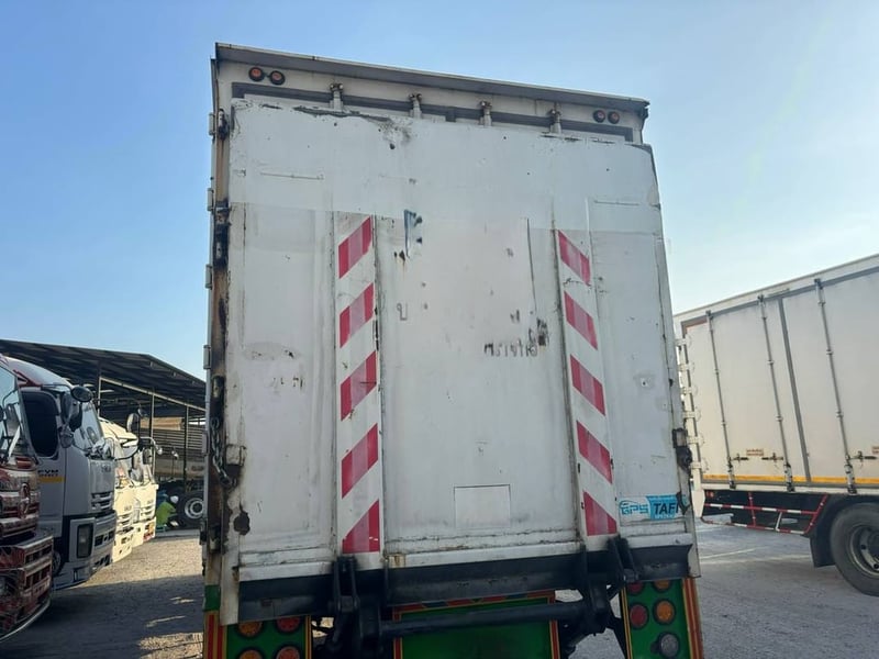 หกล้อตู้สิบบาน ISUZU  FTR 240 แรง  ปี 2559 (3447) พร้อมลิฟท์ท้าย ยาว 7.70 กว้างใน 2.45 สูงใน 2.60 