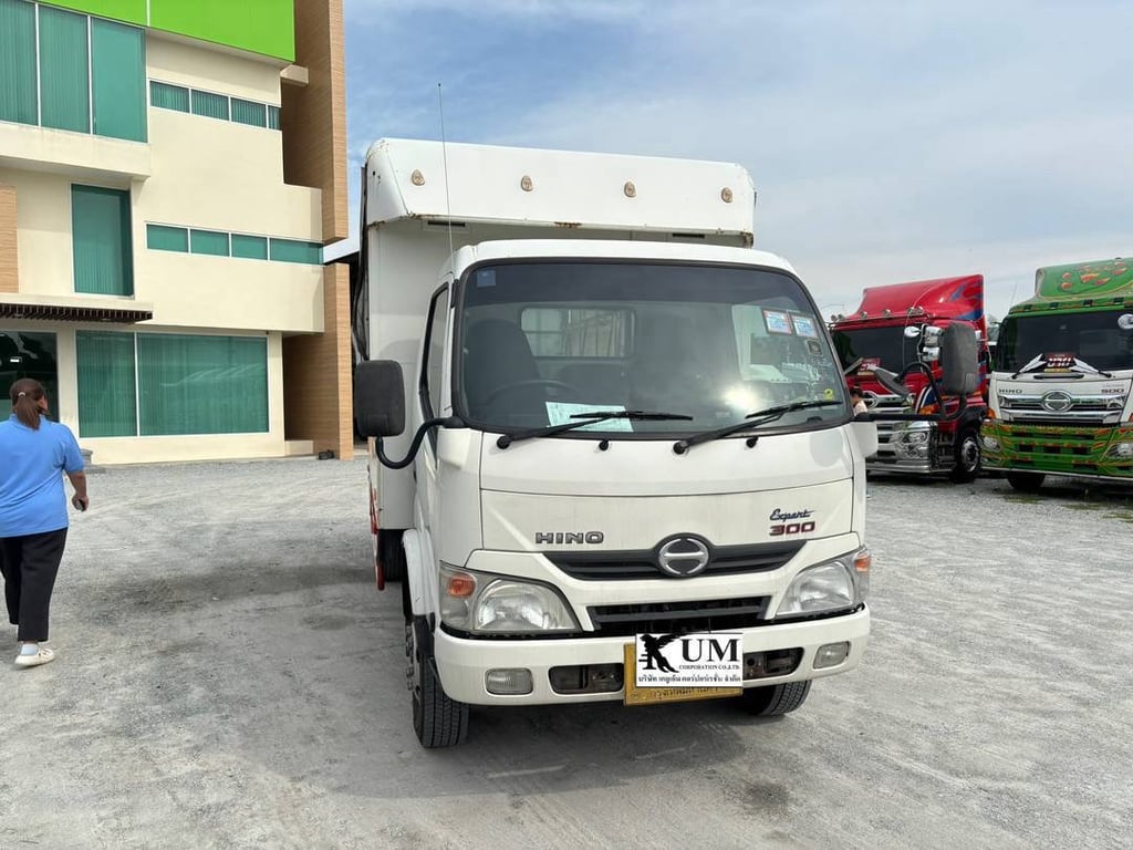 หกล้อโดยสาร HINO XZU 150 เเรงม้า ปี 2557 ราคา 550,000.- (0756) หกล้อโดยสาร HINO XZU 150 เเรงม้า ปี 2557 ราคา 550,000.- (0756)