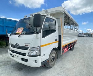 หกล้อโดยสาร HINO XZU  150 แรงม้า ปี 60 (3079)