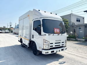 🚛หกล้อตู้ ISUZU NMR 130 แรง ปี 2558 ยาว 3.02สูง 1.97 กว้าง1.91 Sาคา  530,000 บาn( 5477)