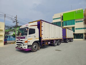 👉สิบล้อตู้สิบบาน Hino FL8J 260 แรงม้า ปี 60 (3133) Sาคา 2,100,000 บาn