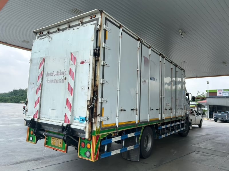 หกล้อตู้สิบบาน Isuzu Ftr  240 แรง ปี 2559 (3447)
