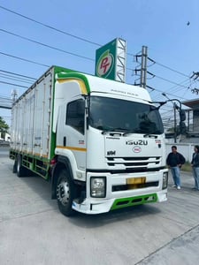 หกล้อตู้สิบบาน  ISUZU  FTR 240 แรงม้า ปี 2560 ( 0651)