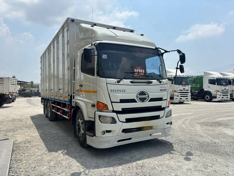  ปล่อยด่วน สิบล้อตู้ สิบบาน   HINO  FL8J 260 แรง ปี 2561 ยาวนอก 7.6สูงใน 2.56 กว้างใน 2.36  ลดเหลือ 1,750,000.- (2717)