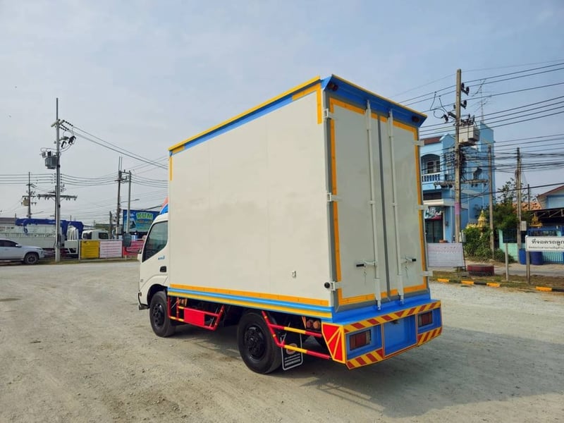 สี่ล้อตู้ HINO  ยางใหม่ 2 เส้น XZU 136 แรง ปี 2563  ยาว 3.2 กว้างใน 1.8 กว้างนอก 1.86    Sาคา 660,000.-(173)