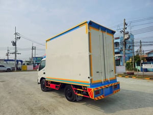 สี่ล้อตู้ HINO  ยางใหม่ 2 เส้น XZU 136 แรง ปี 2563  ยาว 3.2 กว้างใน 1.8 กว้างนอก 1.86    Sาคา 660,000.-(173)