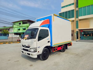 สี่ล้อตู้ HINO  ยางใหม่ 2 เส้น XZU 136 แรง ปี 2563  ยาว 3.2 กว้างใน 1.8 กว้างนอก 1.86    Sาคา 660,000.-(173)
