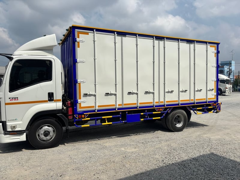 🚚 หกล้อตู้สิบบาน ISUZU FRR 210 ปี 66 Sาคา  1,110,000.-(8215)
