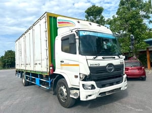 หกล้อตู้สิบบาน HINO FG8J 240 แรงม้า ปี 59 (3446) หกล้อตู้สิบบาน HINO FG8J 240 แรงม้า ปี 59 (3446)