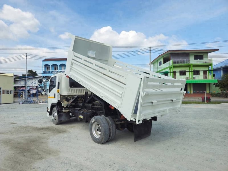 หกล้อดั้มพ์  ISUZU FRR 210 แรง ปี 2564  ยาว 3.87 กว้าง 2.20 สูง 0.98 ลดเหลือ 980,000 .- (3221)