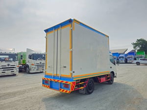สี่ล้อตู้ HINO  ยางใหม่ 2 เส้น XZU 136 แรง ปี 2563  ยาว 3.2 กว้างใน 1.8 กว้างนอก 1.86    Sาคา 660,000.-(173)