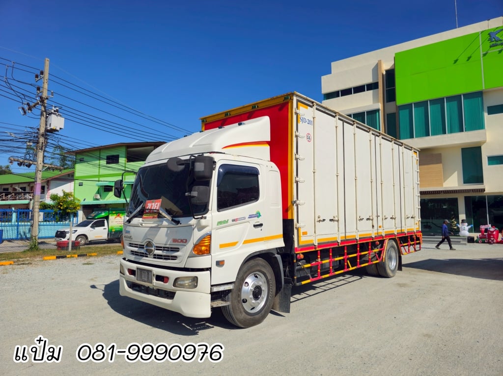 🚚หกล้อตู้สิบบาน   ปี 2556 HINO  212  แรง Sาคา 920,000.-(0988)