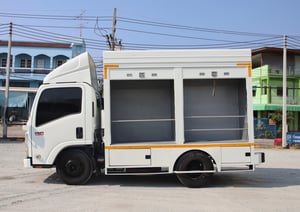 หกล้อ FOOD TRUCK ISUZU NMR 130 แรงม้า ปี 2558 (5477) 💥เหลือเพียง 450,000 บาท หกล้อ FOOD TRUCK ISUZU NMR 130 แรงม้า ปี 2558 (5477) 💥เหลือเพียง 450,000 บาท