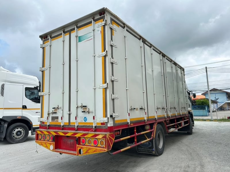 หกล้อตู้สิบบาน ISUZU FTR 240 แรง ปี 2561 (8202) ยาว 7.67 สูงใน 2.62 กว้างใน 2.4 หกล้อตู้สิบบาน ISUZU FTR 240 แรง ปี 2561 (8202) ยาว 7.67 สูงใน 2.62 กว้างใน 2.4