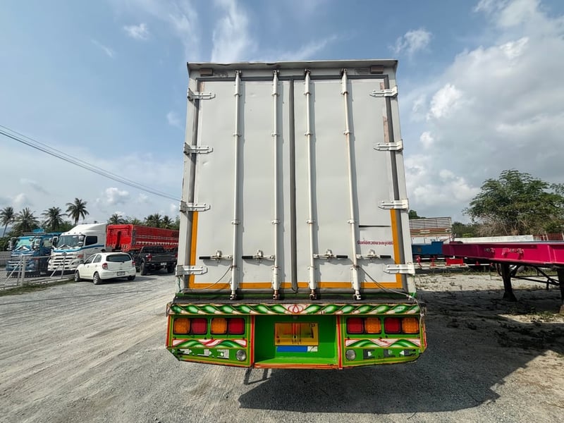 หกล้อตู้สิบบาน  ISUZU  FTR 240 แรงม้า ปี 2560 ( 0651)