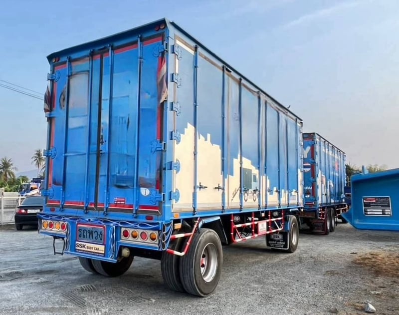 สิบล้อตู้สิบบาน HINO FL8J  260 แรงม้า ปี 2565 (7642) ตู้อู่สมศักดิ์ กว้าง 2.4 เมตร 