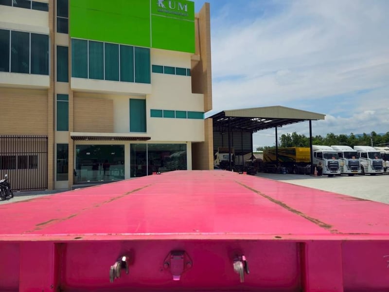 หางพื้นเรียบ สามเพลา อู่เดอะซัน ปี 2565 ยาว 12.38 กว้าง 2.5 Sาคา 390,000.- โทร. 081-9990976 เเป๋ม (0376)