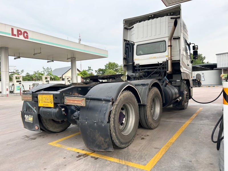 สิบล้อหัวลากสองเพลาUD GWE  Quester 378 แรงม้า ปี 58 (9215)