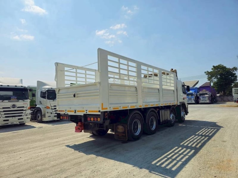 สิบสองล้อคอก VOLVO FM 440 แรง  ปี 2556  ยาว6.55 กว้าง 2.53 สูง 1.92  อู่ เอสซีเค  Sาคา 590,000.-(2900)